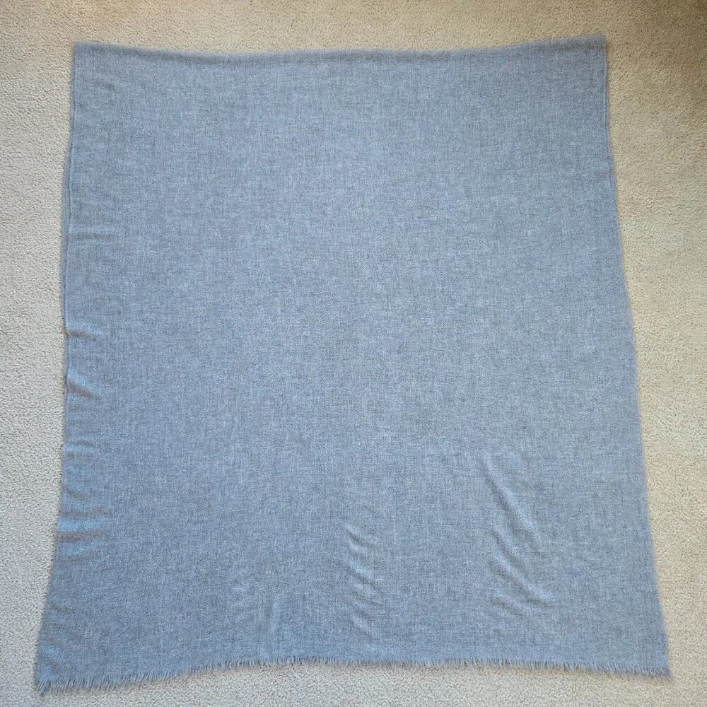 MASSIVE Cashmere Woven Wrap Grey *TINY HOLE*